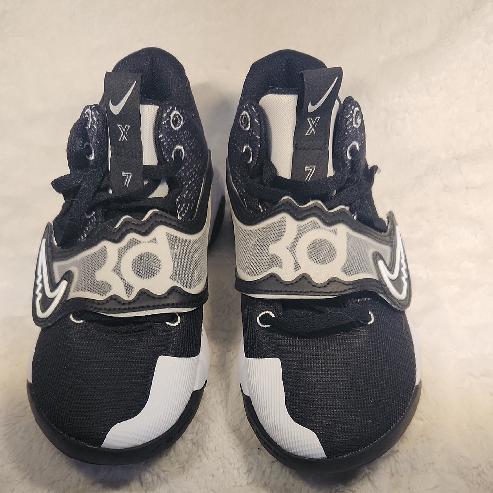 Brand New Nike Kevin Durant  X7 Black and White Sneakers